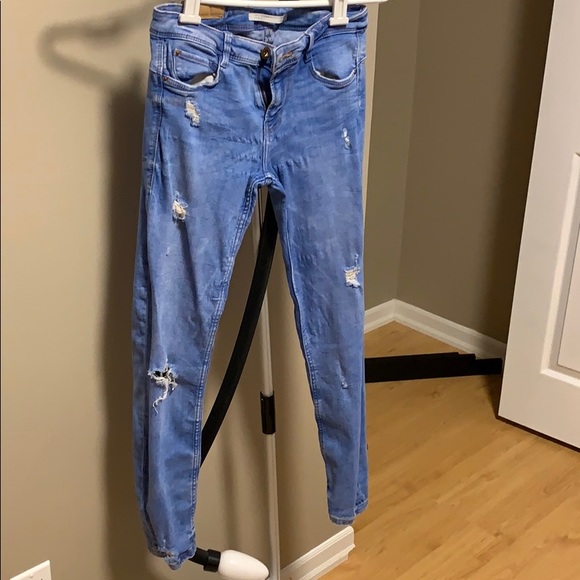 Zara distressed light blue wash jeans - Picture 2 of 4